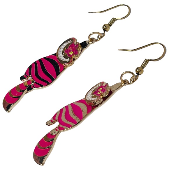 Alice in wonderland Cheshire Cat pink metal earrings NEW - Picture 6 of 7